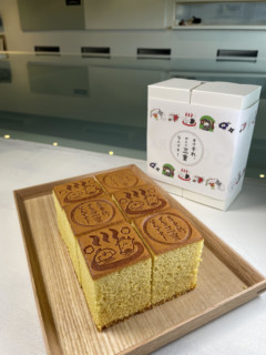 人気カステラと注目イラストレーターがコラボ！