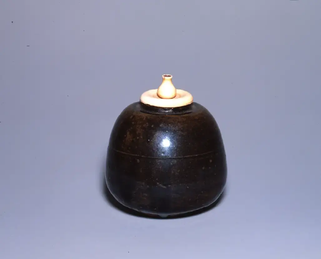 唐物尻膨茶入
