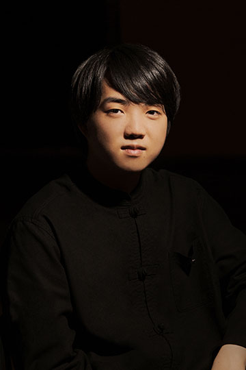 藤田真央 (ピアノ) Mao Fujita