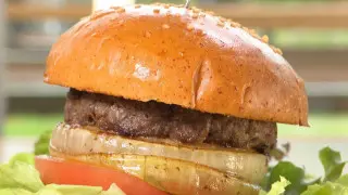 高さ約15センチ！？地元食材を贅沢に使った『emバーガー』を調査！愛知県豊橋市の“愛されフード”とは？