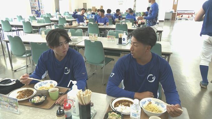 大谷翔平に並ぶ飛距離!? 全球種を操る左腕も ｢社会人野球を盛り上げたい｣ 侍ジャパンの2選手に若狭敬一アナウンサーが直撃