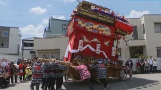 なぜ車輪を使わない？ 落としたら一生の恥！ 重さ5tの山車 を8人で担ぐ愛知県・知立市の「知立まつり」