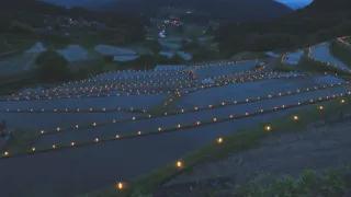 シャッター音が鳴り響く！棚田に広がる約1000個のろうそくの灯りにうっとり…岐阜県・恵那市の「田の神様灯祭り」