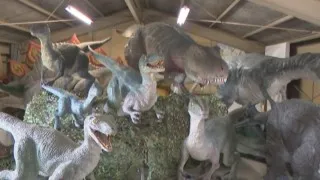 リアル過ぎてちょっと怖い！ 20年間恐竜を作り続けるトマト農家を調査