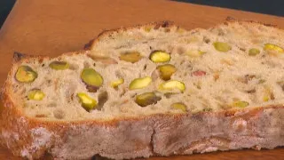 ピスタチオの量がハンパない！ゴロゴロ食感に感動…背徳感満載なパン「ピスタチオ胡椒」とは
