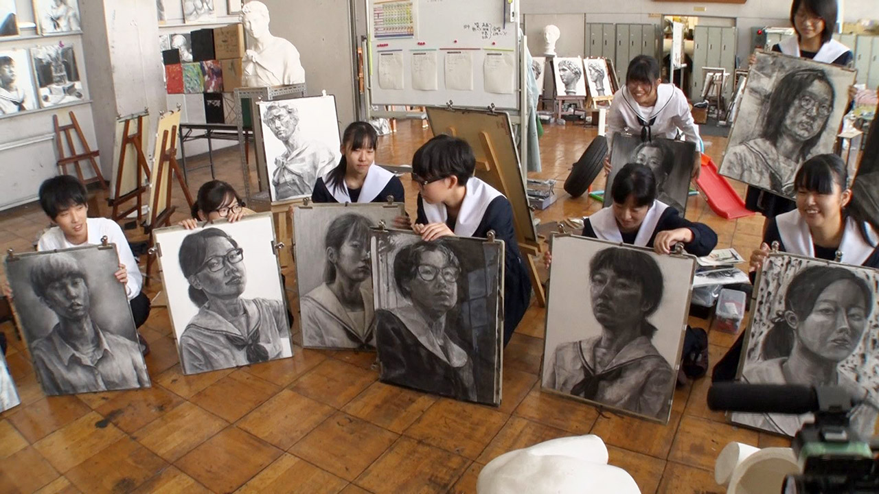 【リアルな高校生活】フリップ芸上手に描くため美術科へ…夢は芸人“女子高生コンビ”にパンサー向井が出会った！