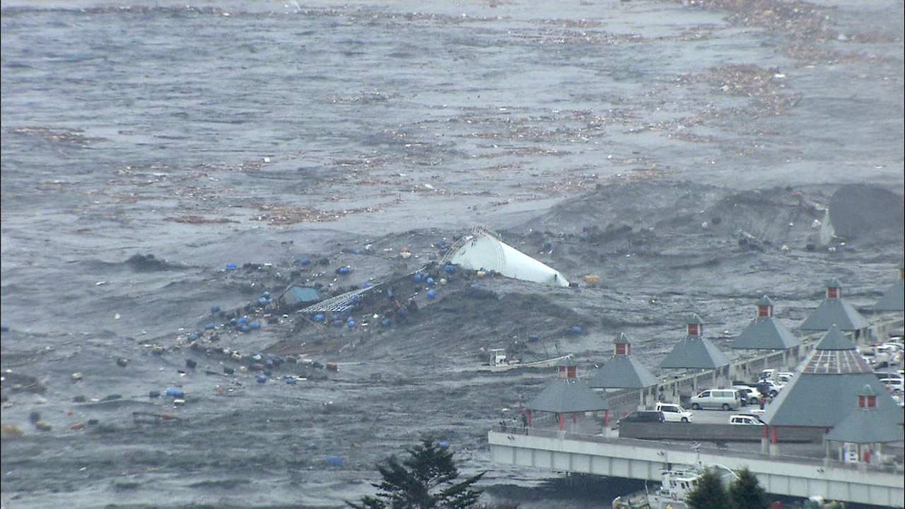 気仙沼も襲った“黒い津波”の正体は“海底の土砂”　その恐ろしさを実験で学ぶ