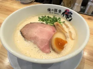 開発中のシン・名古屋めん!手羽先×豚骨のWスープに舌鼓!「俺の豚骨 総本店」