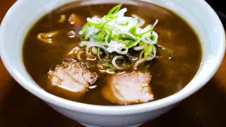 70年以上スープを継ぎ足す“黒いラーメン”！？ 24時間休まず煮込み続ける厨房に潜入！今食べるべき東海3県の町中華とは（前編）