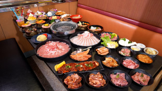 約300種類のメニューが3680円で食べ放題!?焼肉もしゃぶしゃぶもいい肉だらけ!「まんぷく太郎」の激安食べ放題に迫る!