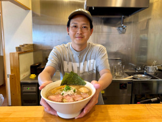 ラーメン数珠つなぎ第三弾!麺、スープ、トッピングすべての調和がとれた上質な味「麺道 ひとひら」