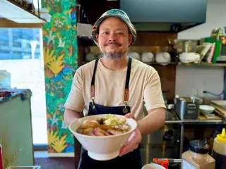 ラーメン数珠つなぎ第八弾！豚と水が織りなす淡麗スープと歯応え抜群の麺！「拉麺 mellow（メロウ）」