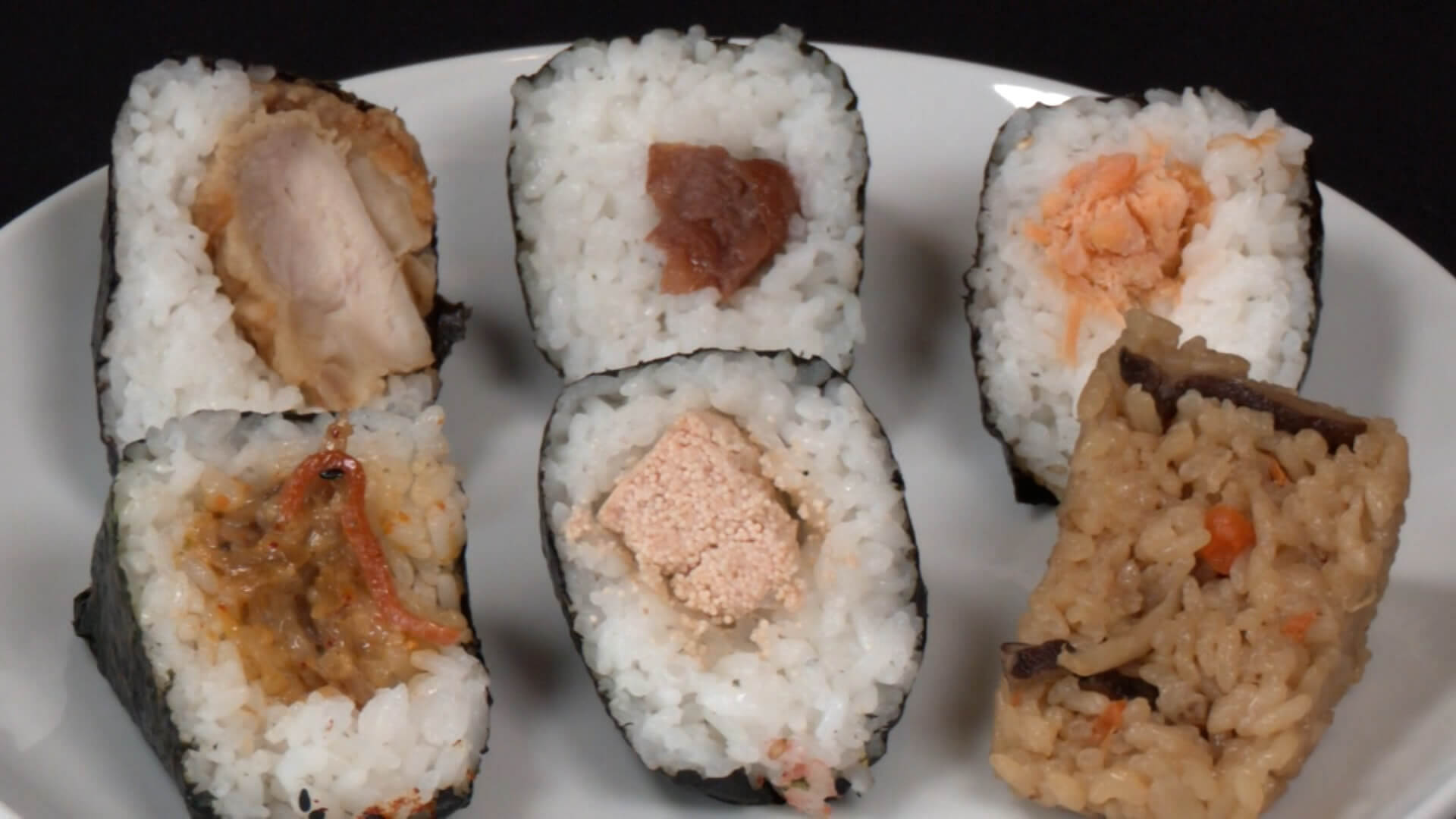 名物は桃から飛び出る桃太郎！1日約5000個も売れる！？四日市市の大人気おにぎり専門店とは