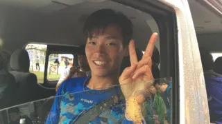 縫い目を指先で味わう中日・石川翔。遠回りの1年を経て、今年羽ばたく