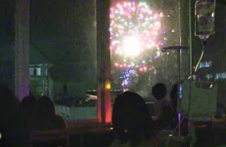 小児病棟の子どもたちに打ち上げ花火を 480発が夜空を彩る、思いを込めた花火大会が開催