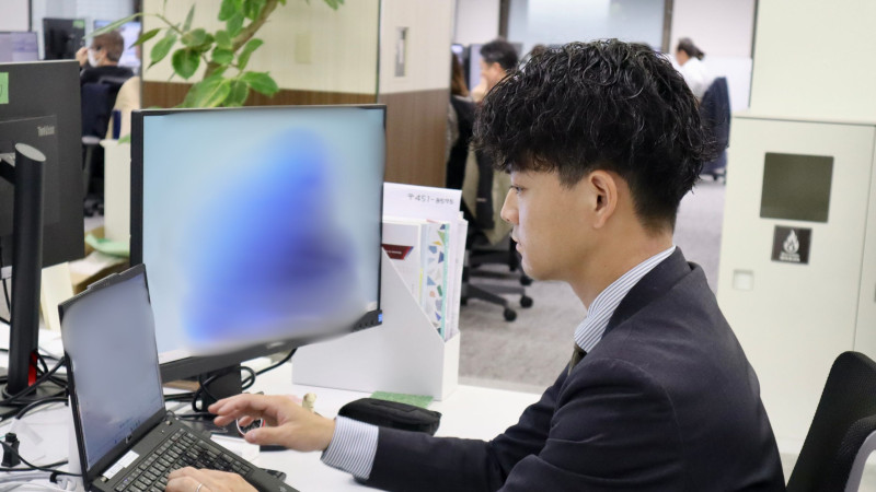 CBCテレビ　me:tone編集部　サンゲツ営業課・加藤さん　普段のオフィスワークの様子