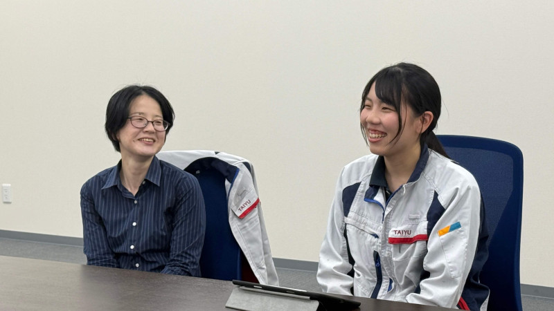 CBCテレビ me:tone編集部　大有建設で働く石川智子さん(写真左)・山田翔子さん(写真右)