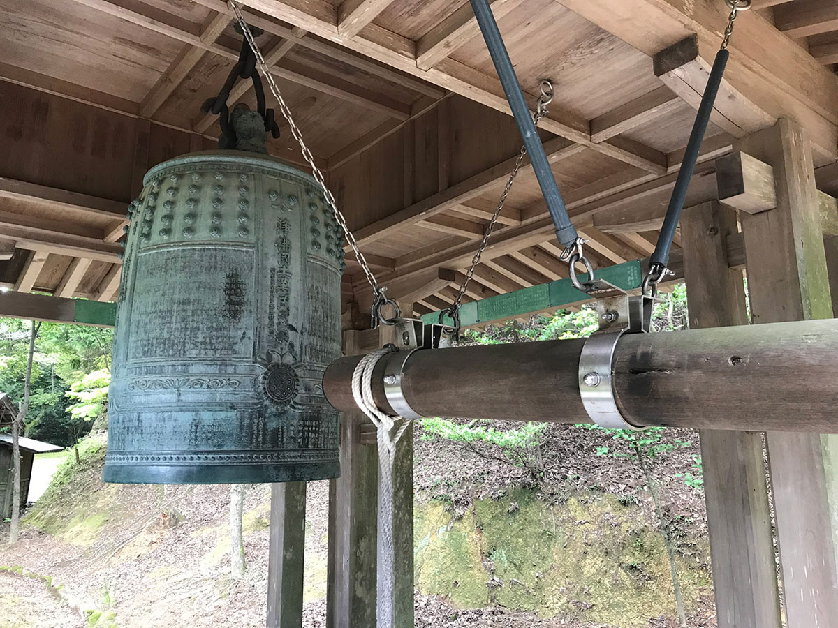 鐘付き台の置き物 - 置物