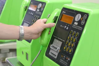 「公衆電話の日」にあらためて肝に銘じたい「ながら運転」の危険性