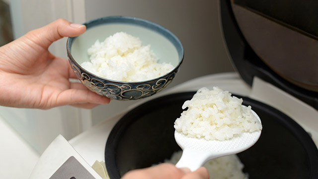 電気炊飯器は日本で誕生した！白く輝くご飯の向こうに浮かぶ開発魂の