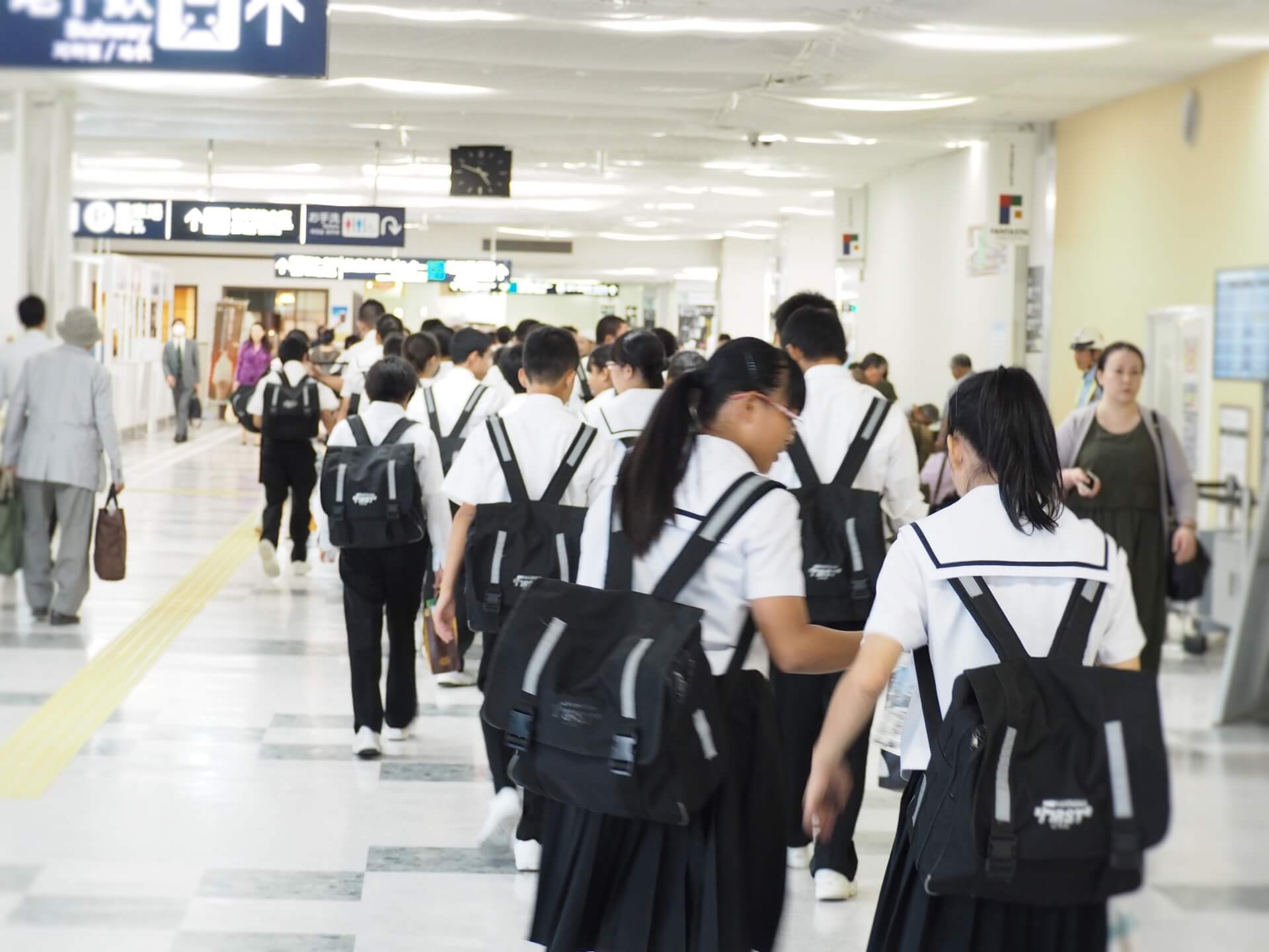 CBCテレビ：画像『写真AC』より「修学旅行生」