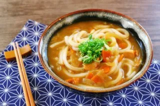 人気の「カレーうどん」を生み出した!ニッポンの食文化そのアイデアと変身史