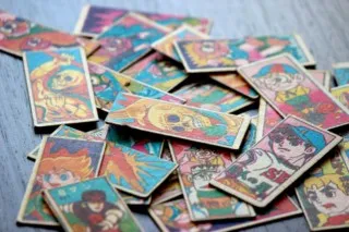 「めんこ（面子）」遊びで懐かしむ、昭和時代の“真剣勝負”に臨んだ少年たち