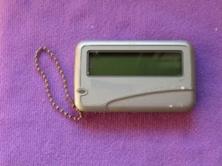 女子高生にも人気だった「ポケベル」　変換表がなければ、まるで暗号？