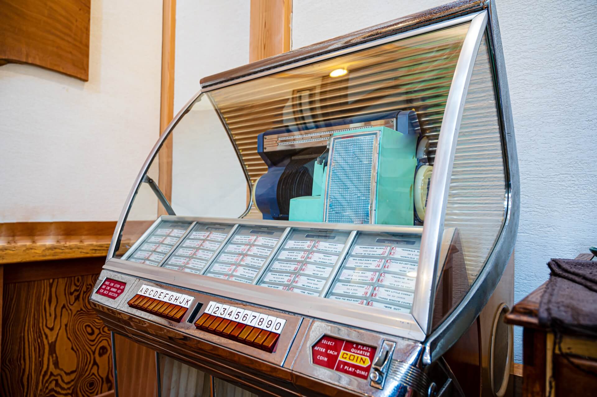 どんな曲でも奏でる魔法の音楽箱「ジュークボックス」が彩った昭和歌謡の時代 | CBC MAGAZINE（CBCマガジン）