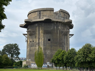 終戦80年目の夏、古都ウィーンに今なお残る“ヒトラーの巨大遺産”を訪れた