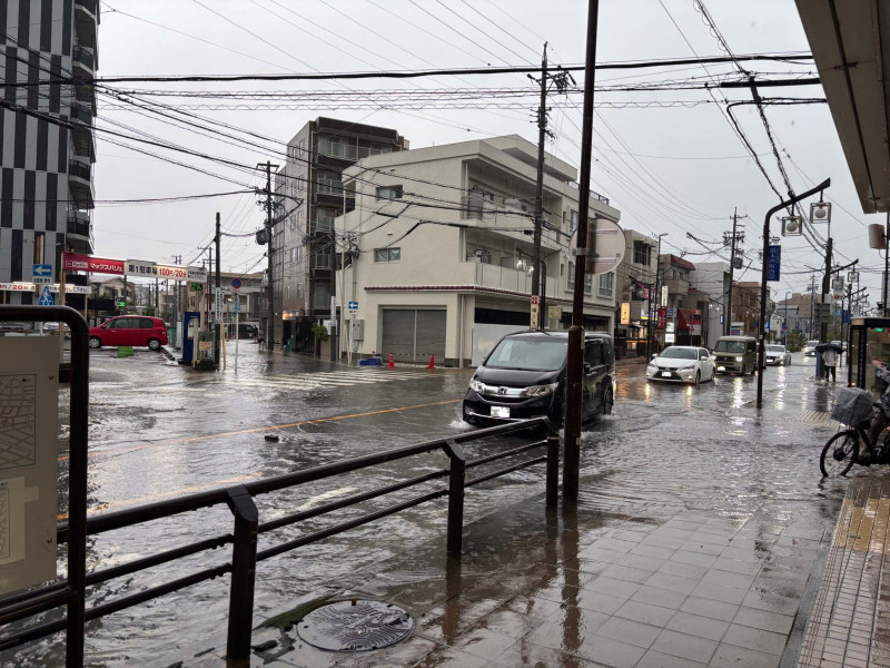 冠水した道路（名古屋市千種区）：筆者撮影