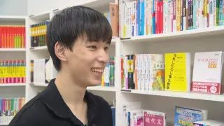 19歳で書店をオープンさせた大学生 置いてあるのはほぼ“学習参考書” 開店費用は300万円 給料ナシ 夜は塾の先生に