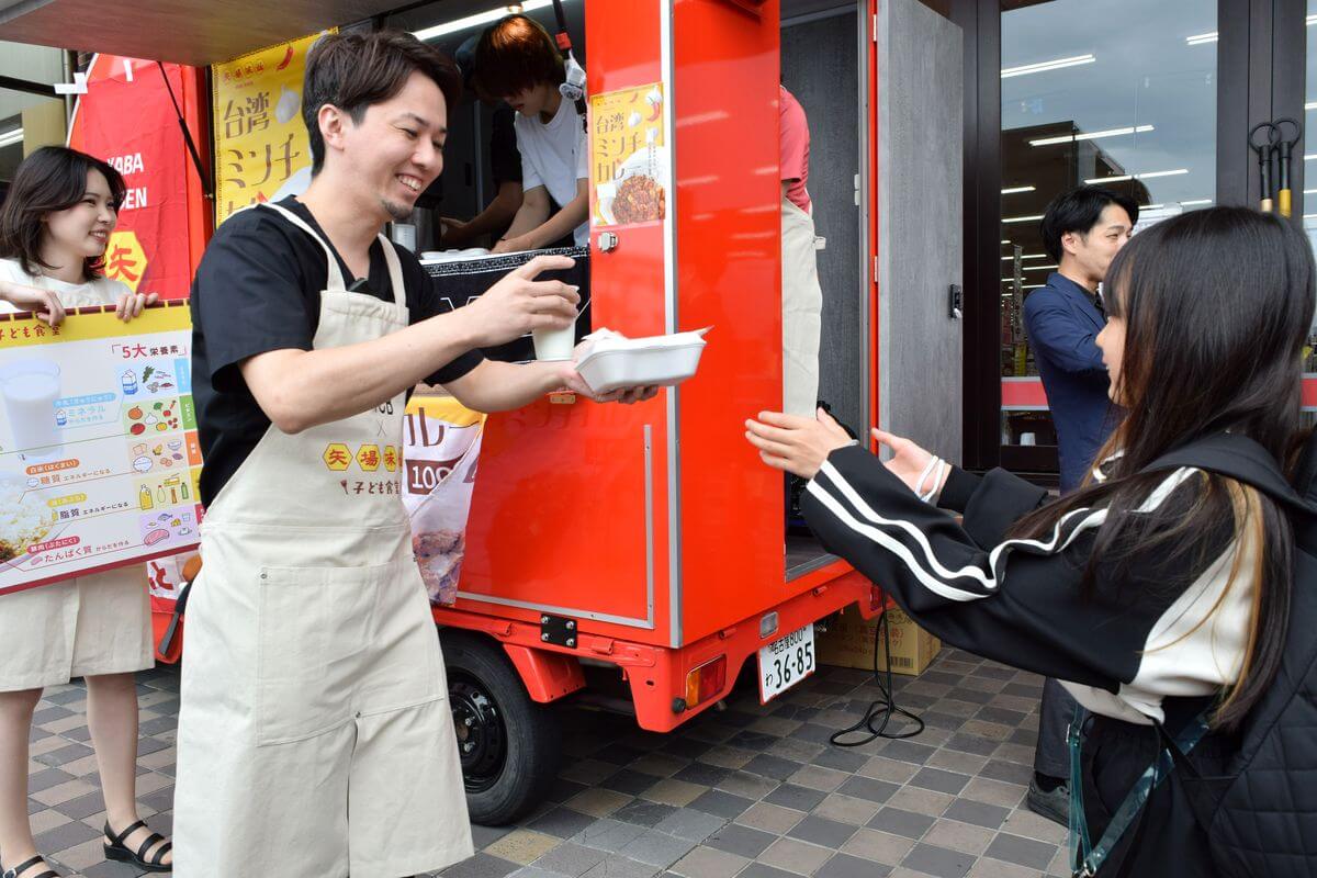 TCBと矢場味仙が1日限定「子ども食堂」特製コラボカレーふるまう