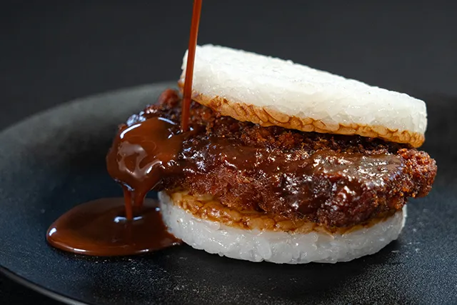 みそひれかつライスバーガー（追いみそ）