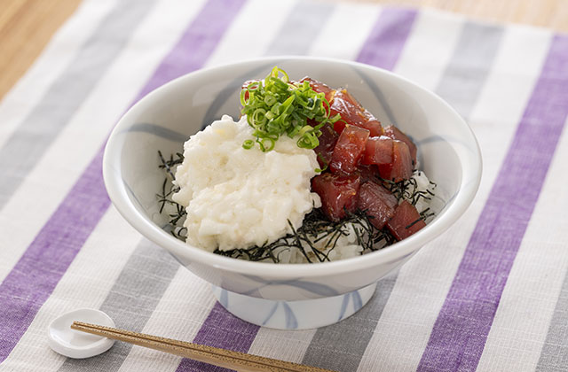 漬けまぐろとたたきとろろ丼