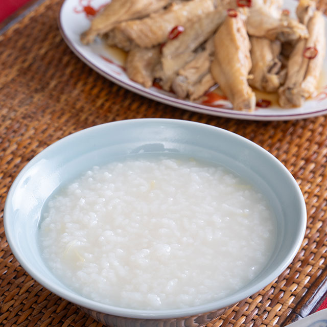 中華粥(がゆ)・鶏手羽先のしょうゆあえ
