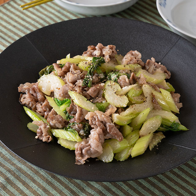 牛肉とセロリの塩麹炒め・塩麹