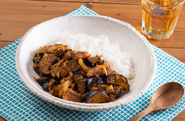 さば缶となすの炒めカレー