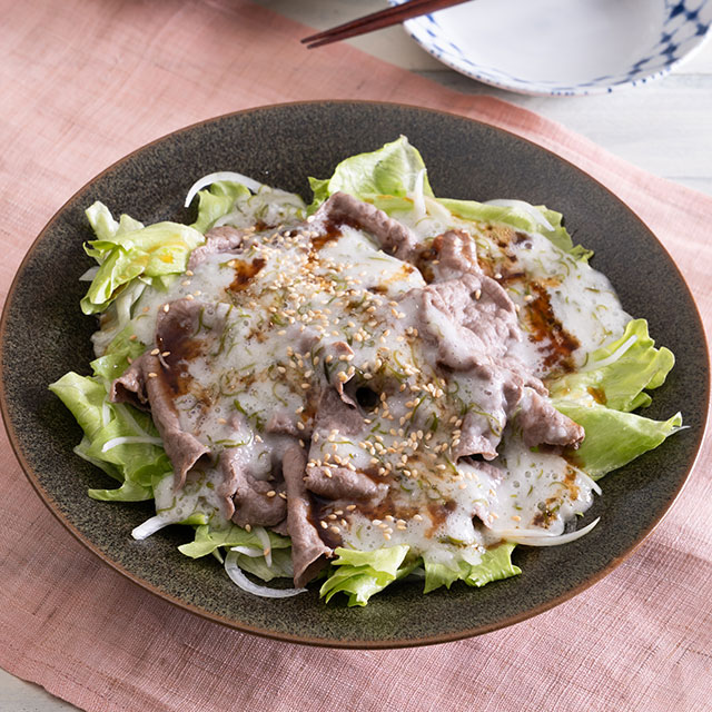 牛しゃぶサラダのとろろだれ