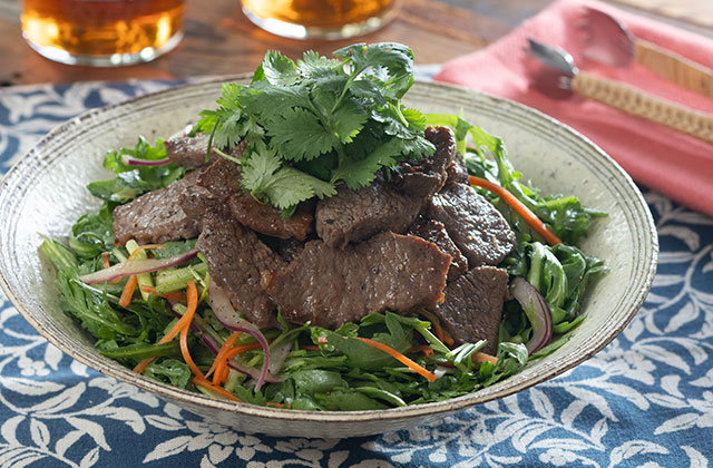 牛肉と春菊のごちそうサラダ