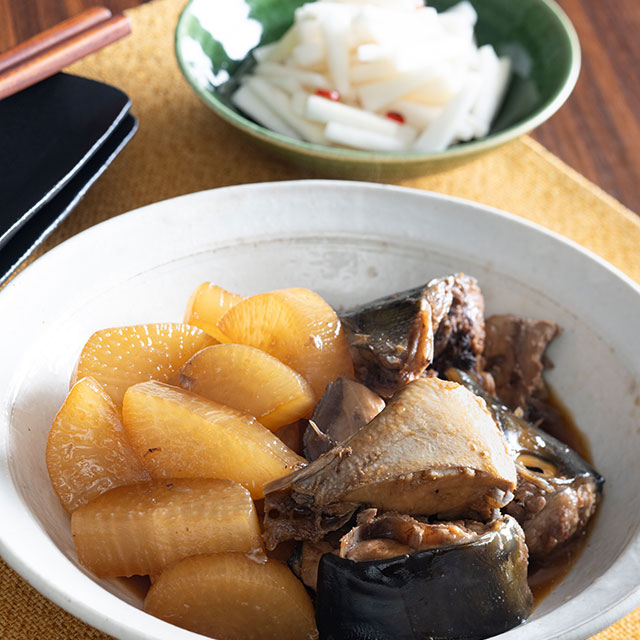 ぶりアラ大根・大根の皮の酢漬け