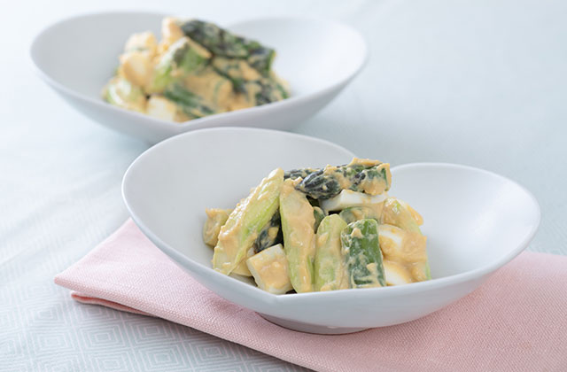 アスパラガスの黄身酢あえ