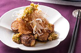 揚げ里芋とカリカリ豚の中華風サラダ
