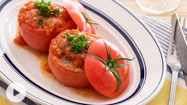 丸ごとトマトの肉詰め オーブン焼き