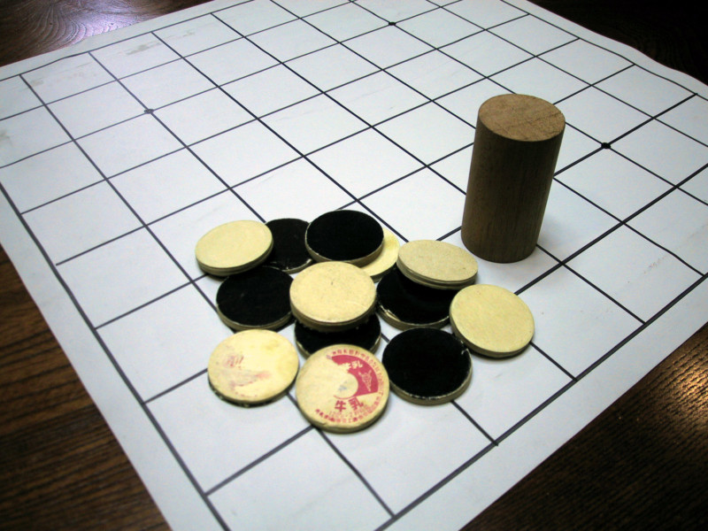 世界中で人気の「オセロゲーム」は日本生まれ～白と黒の逆転劇その魅力と原点