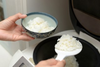 電気炊飯器は日本で誕生した!白く輝くご飯の向こうに浮かぶ開発魂の笑顔