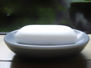 日本の暮らしに「石けん」を!香りと色を追求した明治から令和への開発史