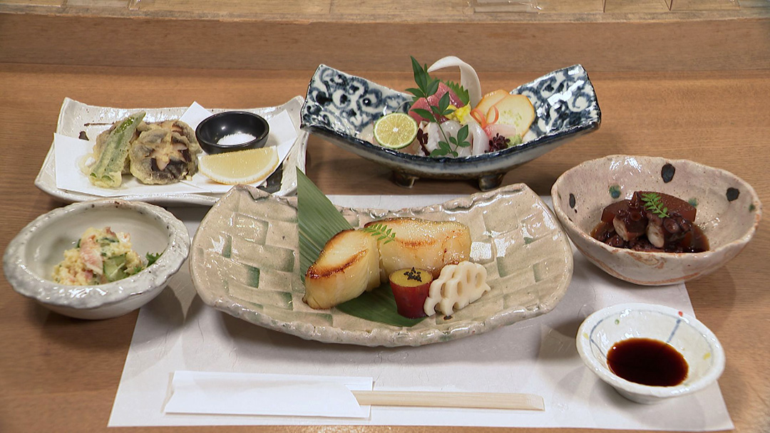 むつ西京焼き、お造りの盛り合わせ、ポテトサラダ、たこのやわらか煮、原木しいたけの天ぷら
